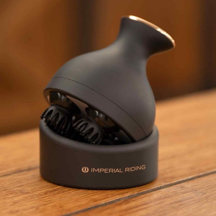 IMPERIAL RIDING Imperial Riding Volta Massage Brush