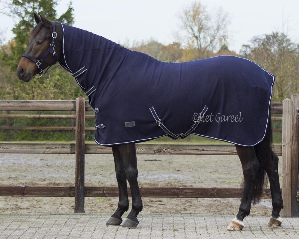 QHP FLEECE DEKEN BASIC MET HALS